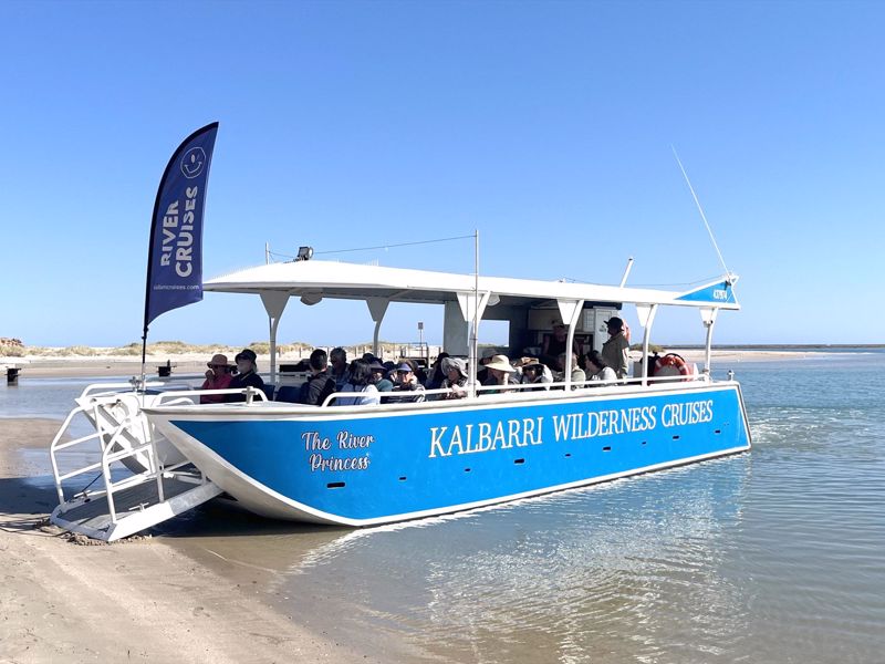 Outdoor dining at one of the popular Kalbarri restaurants and cafes, perfect for enjoying fresh local meals